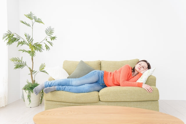 なかなか治らない慢性疲労は副腎が原因かも!?ホルモンとの関係も解説